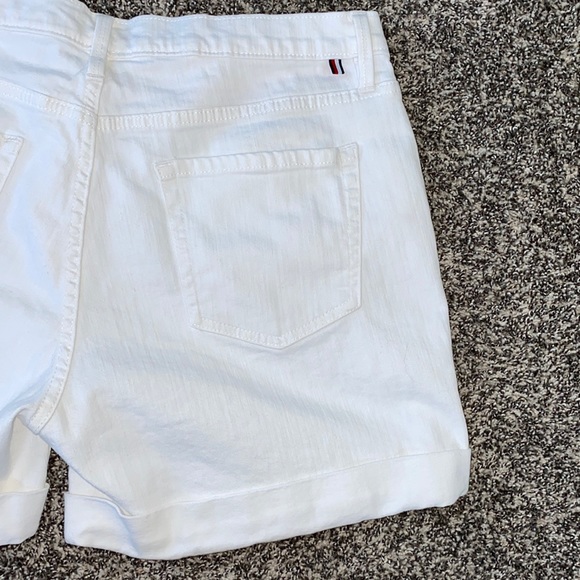 Tommy Hilfiger White Jean Shorts 12 - Picture 5 of 11